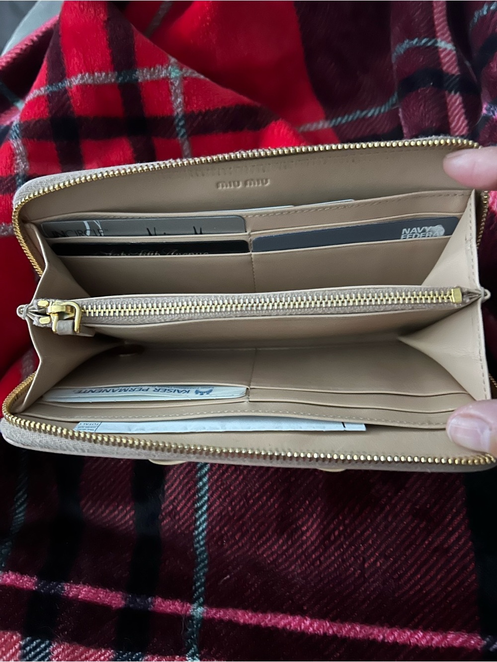 Miu Miu Pale Creme Patent leather Zip-Around Wallet with Gold Logo - Picture 4 of 4